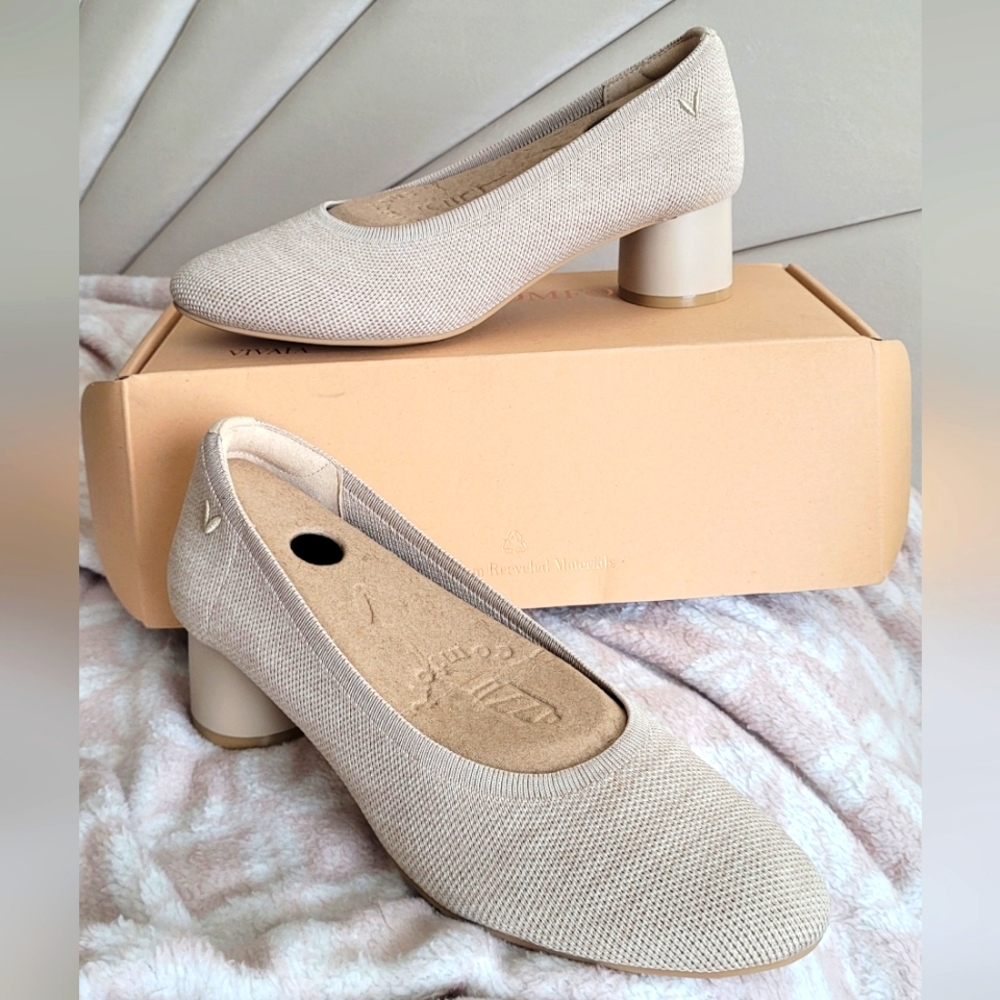 Vivaia Elvia Round Toe Chunky Heels